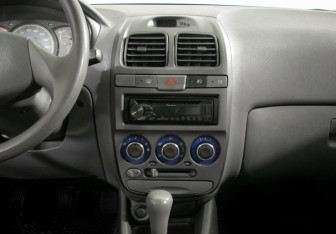 Подержанный автомобиль Hyundai Accent Sedan 2004 года (11 фото)