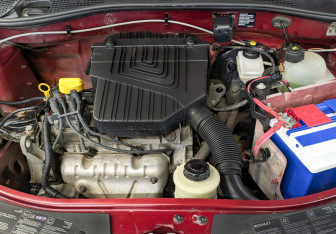 Подержанный автомобиль Renault Sandero 2013 года (9 фото)