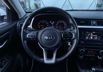 Подержанный автомобиль Kia Rio Hatchback 2021 года (14 фото)