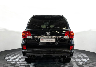 Подержанный автомобиль Toyota Land Cruiser Suv 2013 года (6 фото)