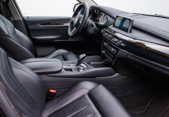 Подержанный автомобиль BMW X6 2016 года (9 фото)