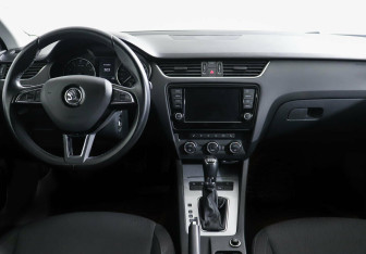 Подержанный автомобиль Skoda Octavia Liftback 2016 года (6 фото)