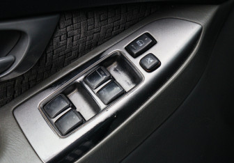 Подержанный автомобиль Toyota Land Cruiser Prado 2004 года (14 фото)