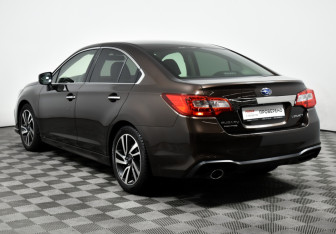 Подержанный автомобиль Subaru Legacy Sedan 2019 года (7 фото)