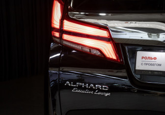 Подержанный автомобиль Toyota Alphard 2019 года (27 фото)