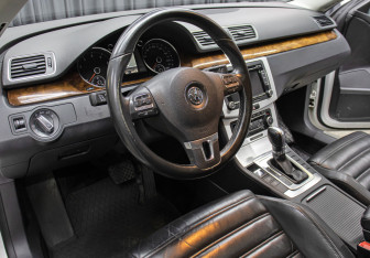 Подержанный автомобиль Volkswagen Passat CC 2011 года (14 фото)
