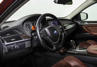 Подержанный автомобиль BMW X6 2012 года (10 фото)