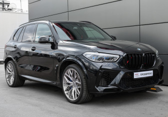 Подержанный автомобиль BMW X5 M 2021 года (3 фото)