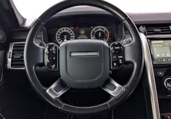 Подержанный автомобиль Land Rover Discovery 2019 года (22 фото)