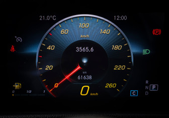 Подержанный автомобиль Mercedes-Benz GLB 2021 года (15 фото)