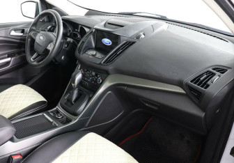 Подержанный автомобиль Ford Kuga 2018 года (5 фото)