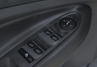 Подержанный автомобиль Ford Kuga 2014 года (16 фото)