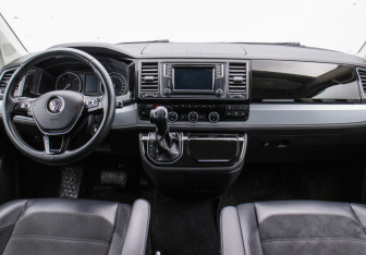 Подержанный автомобиль Volkswagen Multivan 2017 года (13 фото)