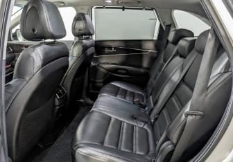 Подержанный автомобиль Kia Sorento 2017 года (12 фото)