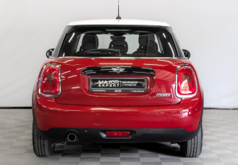 Подержанный автомобиль MINI Hatch 2017 года (6 фото)