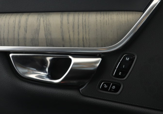 Подержанный автомобиль Volvo S90 2021 года (16 фото)