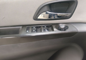 Подержанный автомобиль Chevrolet Cruze Hatchback 2012 года (17 фото)