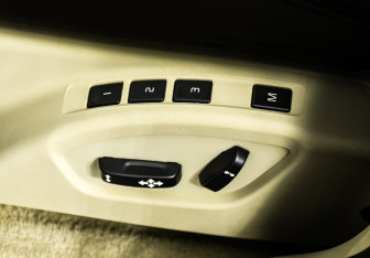 Подержанный автомобиль Volvo XC60 2015 года (14 фото)