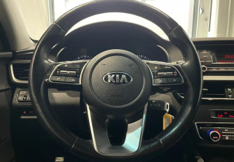 Подержанный автомобиль Kia Optima Sedan 2018 года (14 фото)
