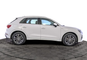 Подержанный автомобиль Audi Q3 2023 года (4 фото)