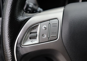 Подержанный автомобиль Hyundai ix35 2010 года (15 фото)