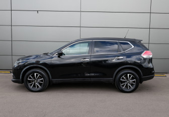 Подержанный автомобиль Nissan X-Trail 2016 года (8 фото)