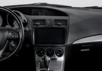 Подержанный автомобиль Mazda 3 Hatchback 2010 года (13 фото)