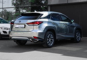 Подержанный автомобиль Lexus RX 2020 года (4 фото)