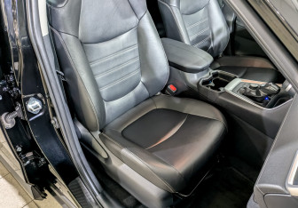 Подержанный автомобиль Toyota RAV4 2020 года (25 фото)