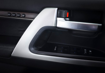 Подержанный автомобиль Toyota Land Cruiser Suv 2015 года (20 фото)