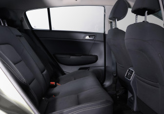 Подержанный автомобиль Kia Sportage 2016 года (8 фото)