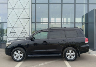 Подержанный автомобиль Toyota Land Cruiser Suv 2008 года (8 фото)