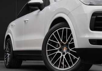 Подержанный автомобиль Porsche Cayenne 2020 года (10 фото)