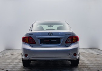 Подержанный автомобиль Toyota Corolla Sedan 2008 года (4 фото)