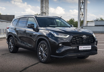 Подержанный автомобиль Toyota Highlander 2025 года (3 фото)