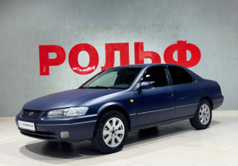 Подержанный автомобиль Toyota Camry Sedan 1998 года (9 фото)