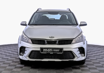 Подержанный автомобиль Kia Rio Hatchback 2021 года (2 фото)