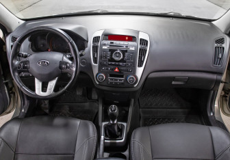Подержанный автомобиль Kia Ceed Wagon 2011 года (14 фото)