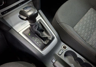 Подержанный автомобиль Skoda Octavia Liftback 2011 года (15 фото)