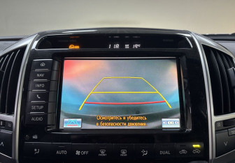 Подержанный автомобиль Toyota Land Cruiser Suv 2014 года (16 фото)