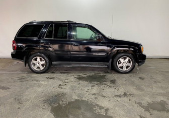 Подержанный автомобиль Chevrolet TrailBlazer 2003 года (7 фото)