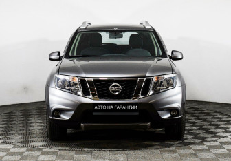 Подержанный автомобиль Nissan Terrano 2017 года (2 фото)