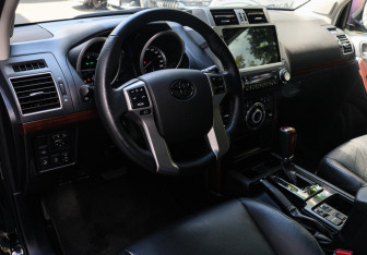 Подержанный автомобиль Toyota Land Cruiser Prado 2016 года (13 фото)