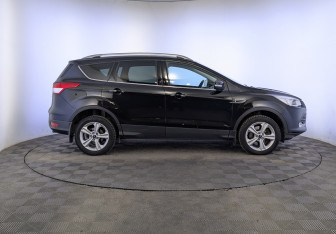 Подержанный автомобиль Ford Kuga 2015 года (4 фото)