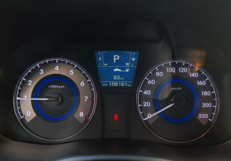 Подержанный автомобиль Hyundai Solaris Hatchback 2013 года (16 фото)