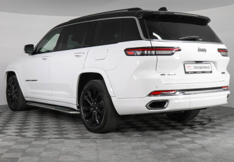 Подержанный автомобиль Jeep Grand Cherokee 2022 года (7 фото)