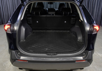 Подержанный автомобиль Toyota RAV4 2020 года (10 фото)