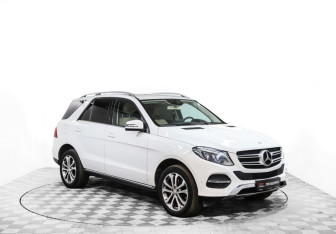 Подержанный автомобиль Mercedes-Benz GLE 2015 года (3 фото)