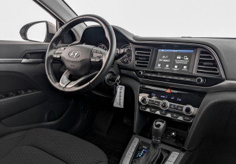 Подержанный автомобиль Hyundai Elantra Sedan 2020 года (14 фото)