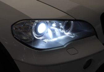 Подержанный автомобиль BMW X5 2013 года (28 фото)